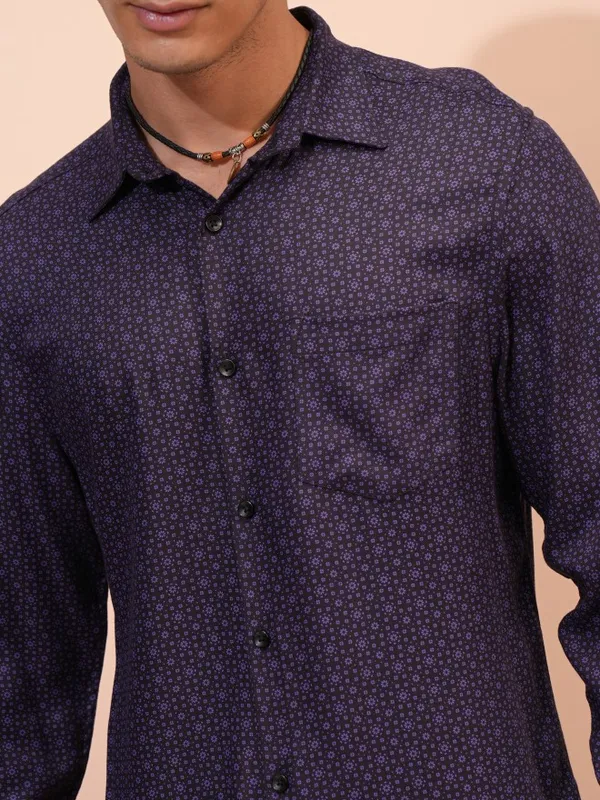  Highlander Men Purple Printed Regular Fit Casual Shirts