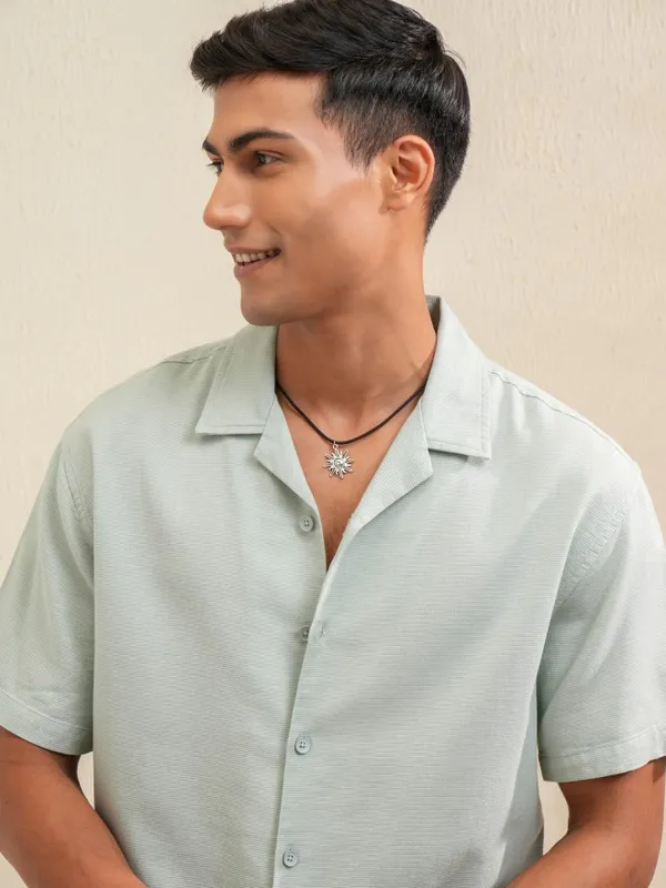 Locomotive Men Green Solid Relaxed Fit Casual Shirt