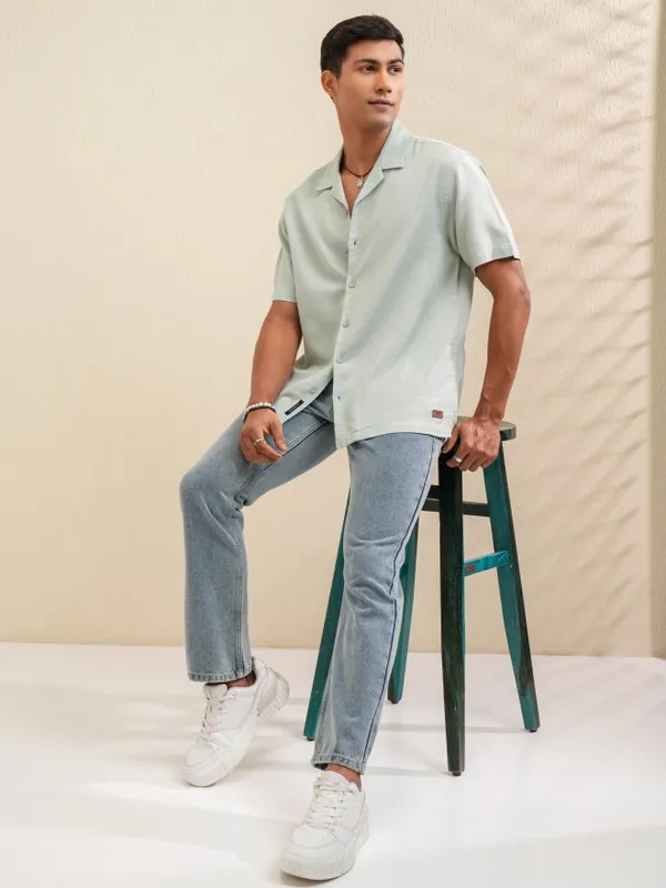 Locomotive Men Green Solid Relaxed Fit Casual Shirt
