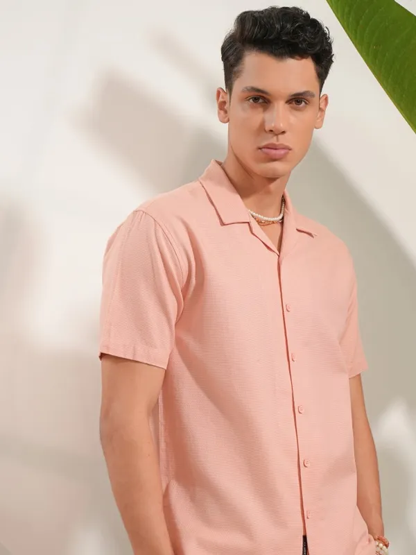  Locomotive Men Peach Solid Regular Fit Casual Shirts