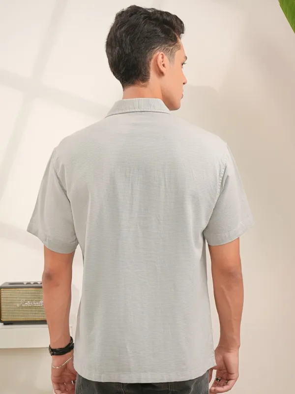  Locomotive Men Grey Solid Regular Fit Casual Shirts