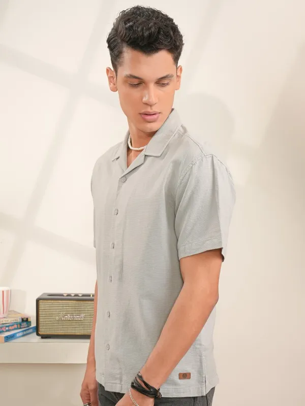  Locomotive Men Grey Solid Regular Fit Casual Shirts