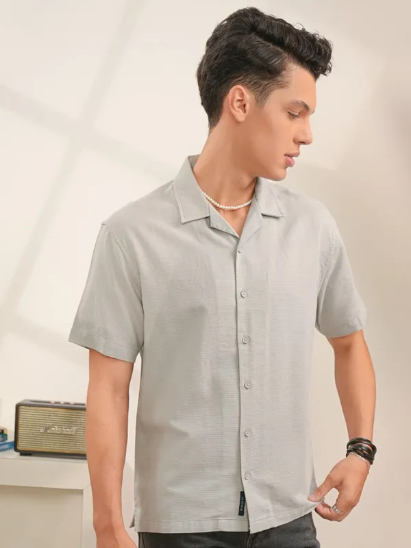  Locomotive Men Grey Solid Regular Fit Casual Shirts