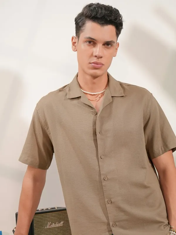  Locomotive Men Khaki Solid Regular Fit Casual Shirts