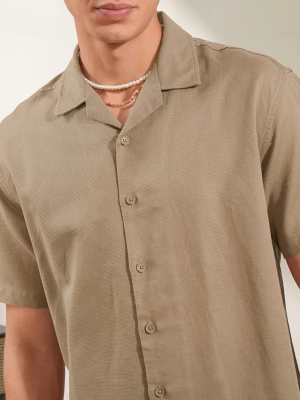  Locomotive Men Khaki Solid Regular Fit Casual Shirts