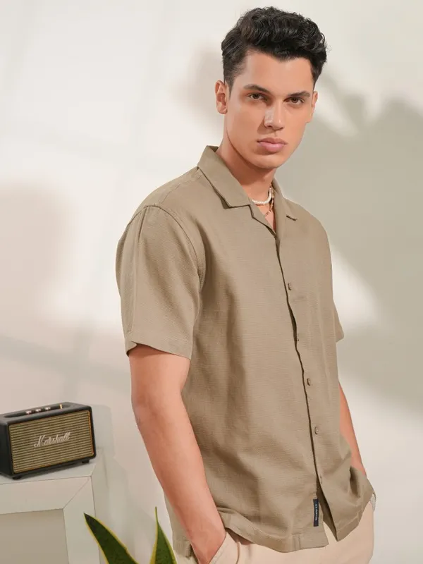  Locomotive Men Khaki Solid Regular Fit Casual Shirts