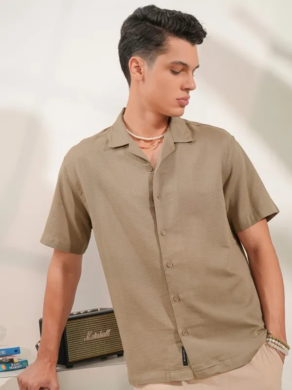  Locomotive Men Khaki Solid Regular Fit Casual Shirts