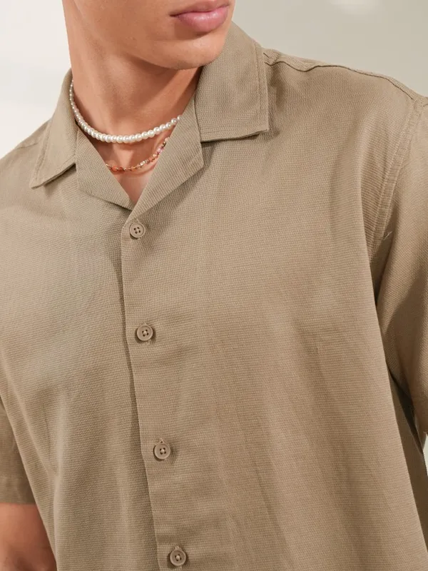 Locomotive Men Khaki Solid Regular Fit Casual Shirts
