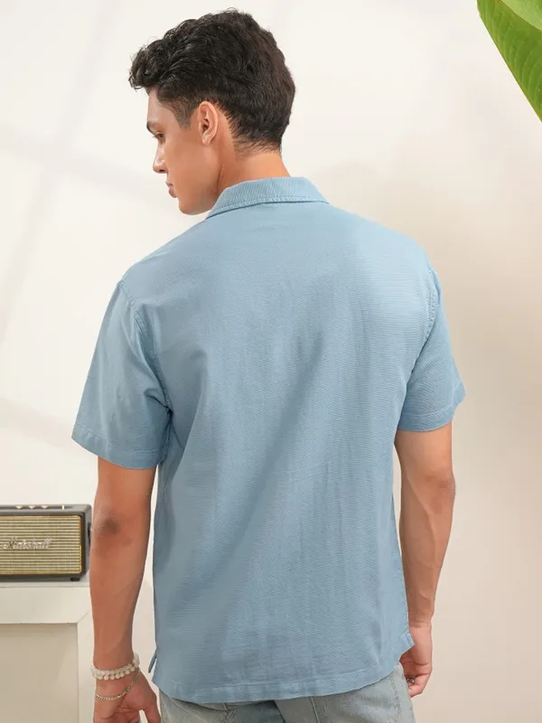  Locomotive Men Blue Solid Regular Fit Casual Shirts