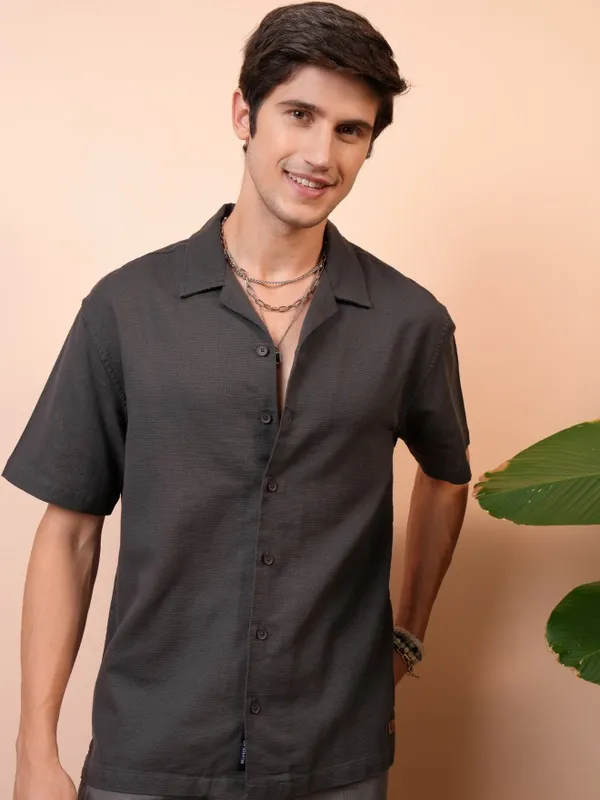 Locomotive Men Charcoal Textured Relaxed Fit Casual Shirts