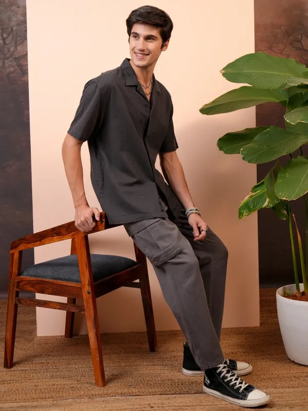 Locomotive Men Charcoal Textured Relaxed Fit Casual Shirts