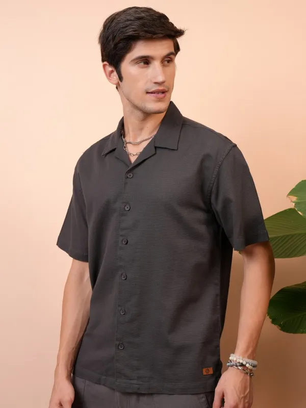 Locomotive Men Charcoal Textured Relaxed Fit Casual Shirts