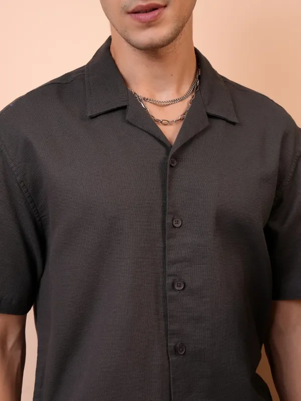 Locomotive Men Charcoal Textured Relaxed Fit Casual Shirts
