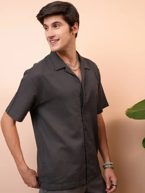 Locomotive Men Charcoal Textured Relaxed Fit Casual Shirts