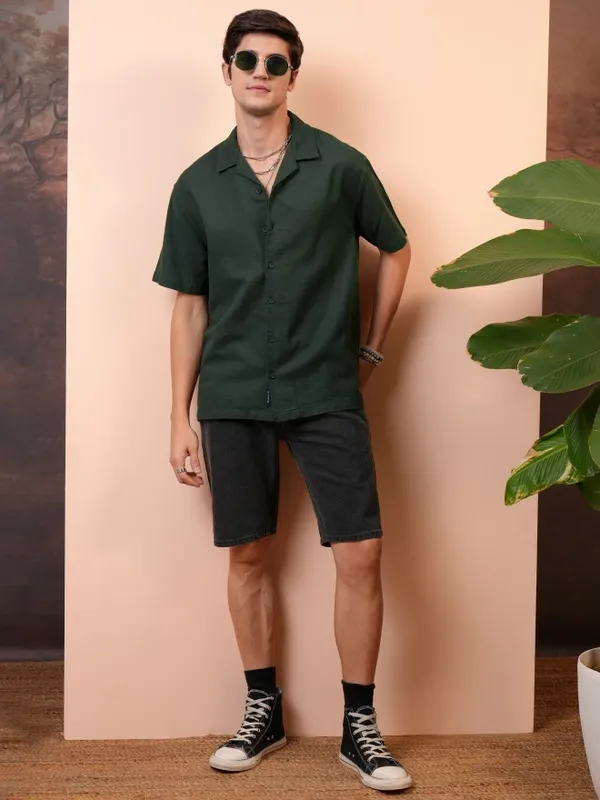  Locomotive Men Green Solid Relaxed Fit Casual Shirts