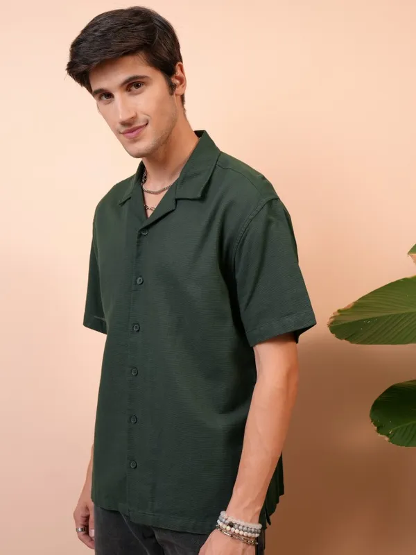  Locomotive Men Green Solid Relaxed Fit Casual Shirts