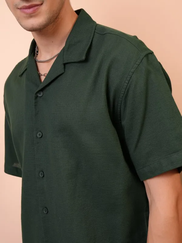  Locomotive Men Green Solid Relaxed Fit Casual Shirts