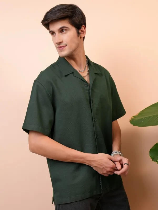  Locomotive Men Green Solid Relaxed Fit Casual Shirts
