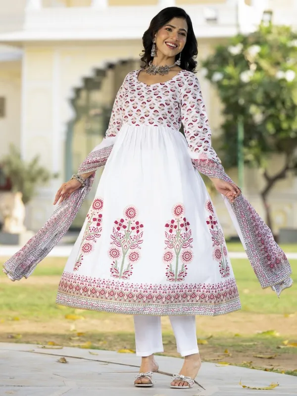 Women Kurta With Trousers & Dupatta
