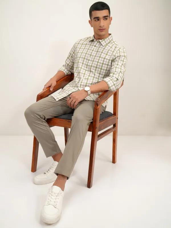  Highlander Men White Checked Oversized Fit Casual Shirts
