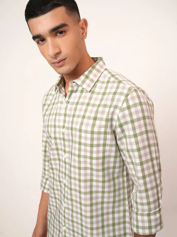 Highlander Men White Checked Regular Fit Casual Shirt