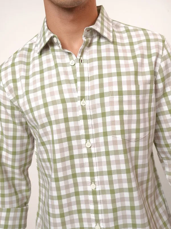 Highlander Men White Checked Regular Fit Casual Shirt
