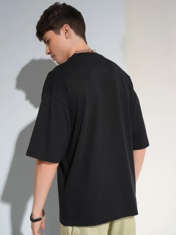 Highlander Men Black Printed Round Neck Oversized Fit T-Shirt