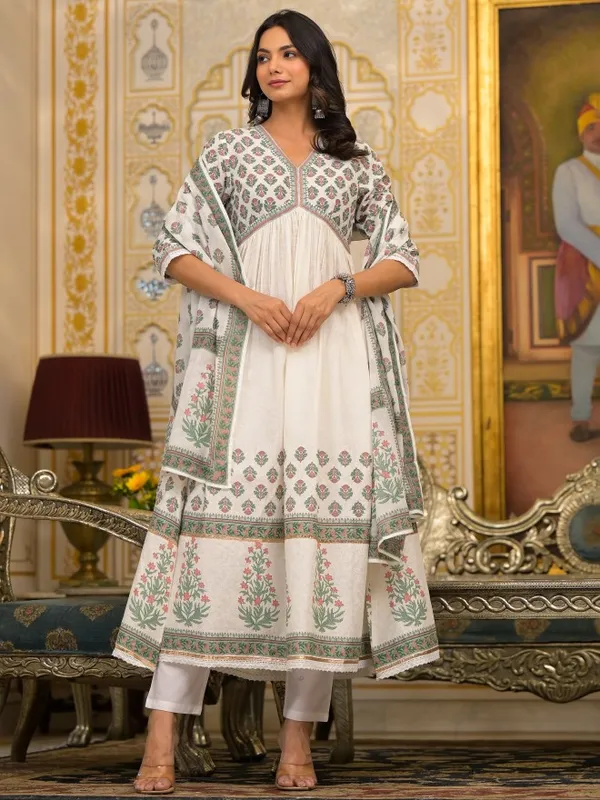 Women Kurta With Trousers & Dupatta