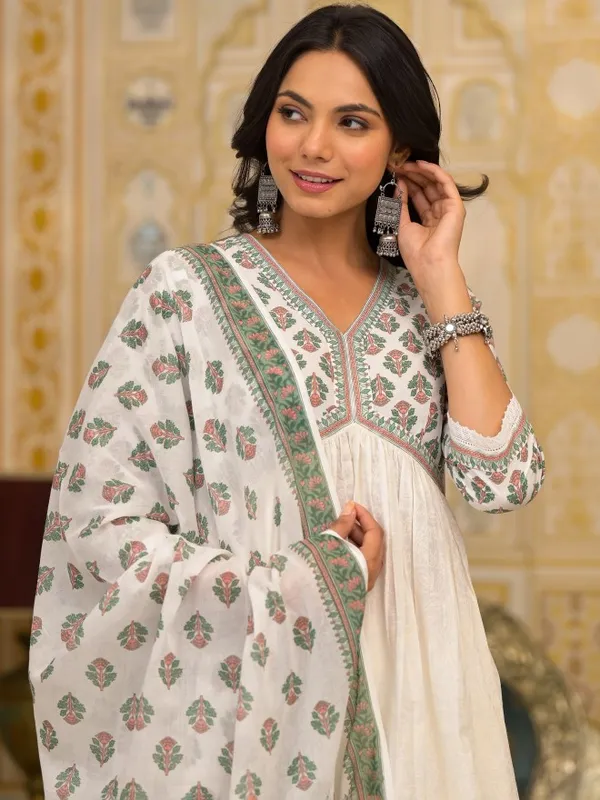 Women Kurta With Trousers & Dupatta