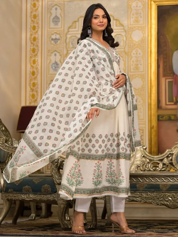 Women Kurta With Trousers & Dupatta