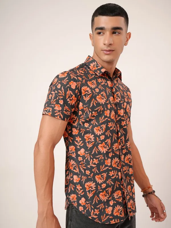  Highlander Men Grey Printed Slim Fit Casual Shirts