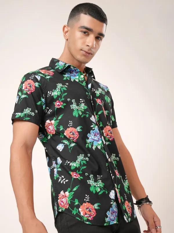 Men Slim Fit Casual Shirt