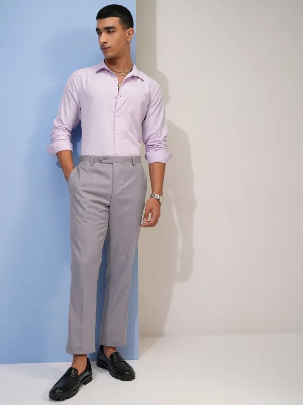  Highlander Men Lavender Solid Slim Fit Casual Shirts