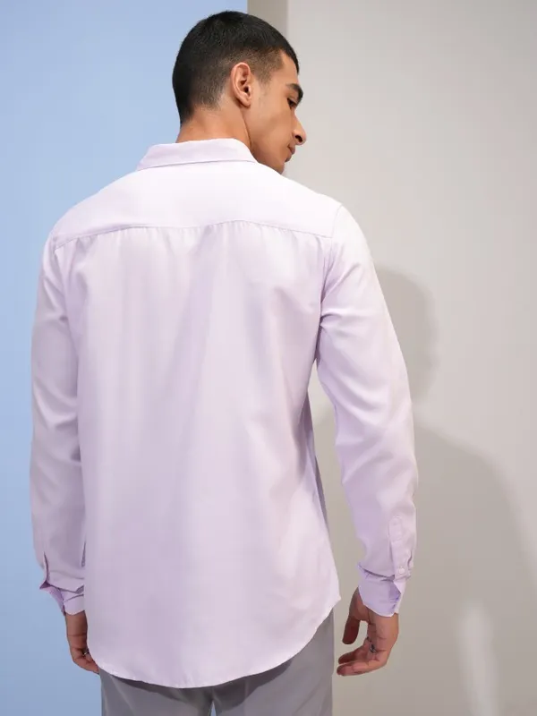  Highlander Men Lavender Solid Slim Fit Casual Shirts