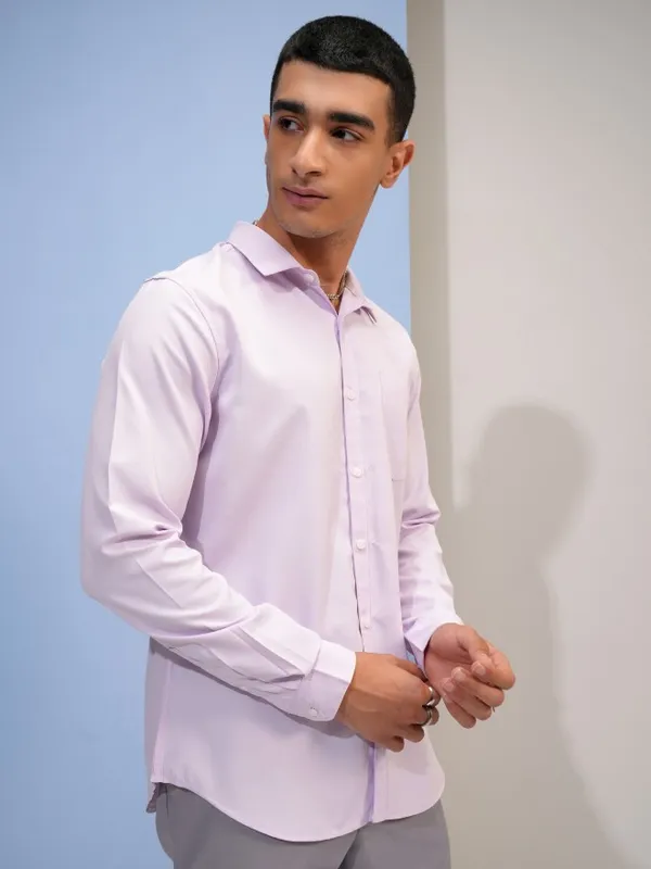 Highlander Men Lavender Solid Slim Fit Casual Shirts