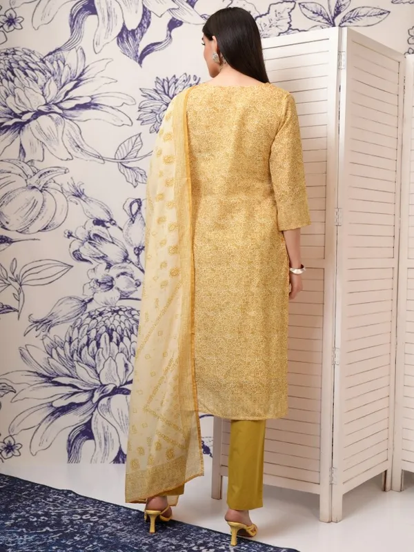 Women Kurta With Trousers & Dupatta