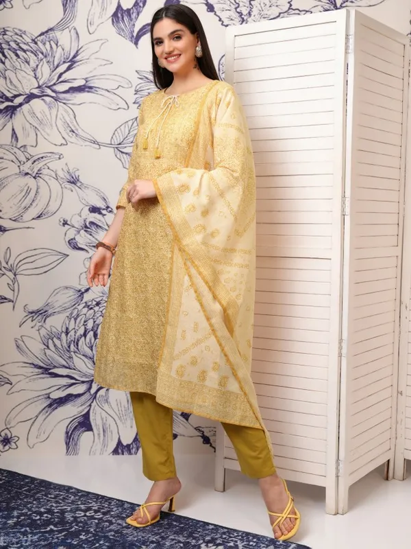 Women Kurta With Trousers & Dupatta
