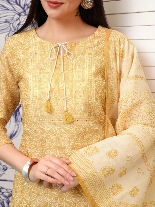 Women Kurta With Trousers & Dupatta