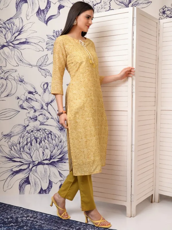 Women Kurta With Trousers & Dupatta