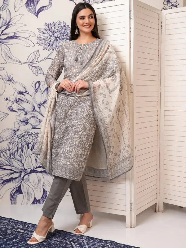 Women Kurta With Trousers & Dupatta