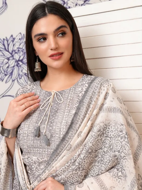 Women Kurta With Trousers & Dupatta