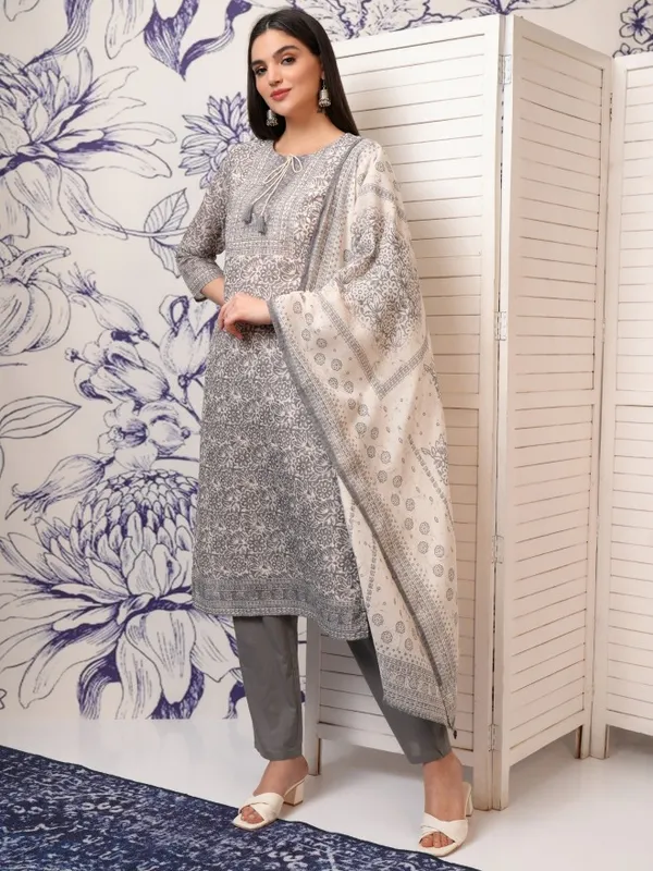 Women Kurta With Trousers & Dupatta