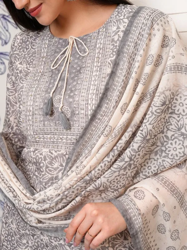 Women Kurta With Trousers & Dupatta