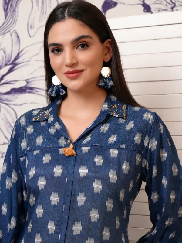 Vishudh Women Blue Printed Kurta With Trousers