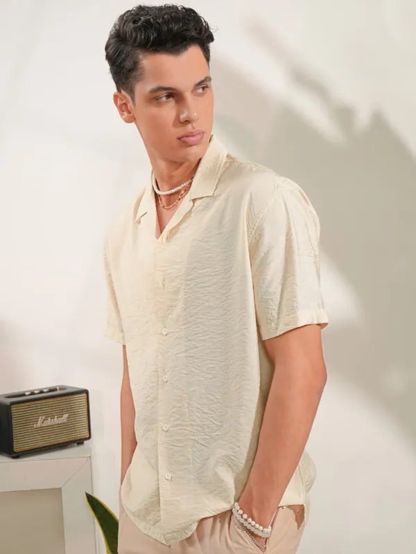  Locomotive Men Beige Solid Regular Fit Casual Shirts