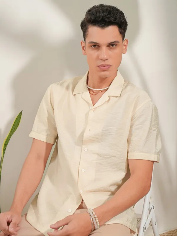  Locomotive Men Beige Solid Regular Fit Casual Shirts