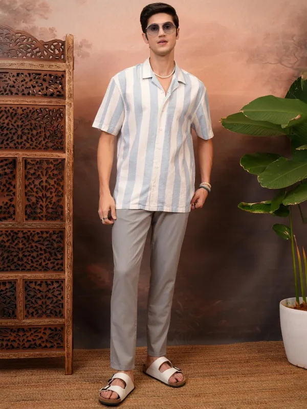  Locomotive Men Blue Striped Relaxed Fit Casual Shirts