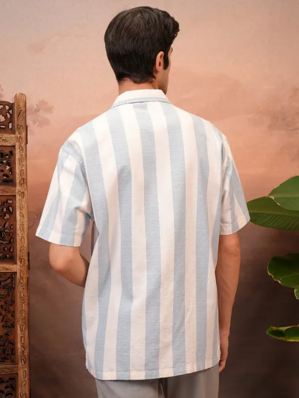  Locomotive Men Blue Striped Relaxed Fit Casual Shirts