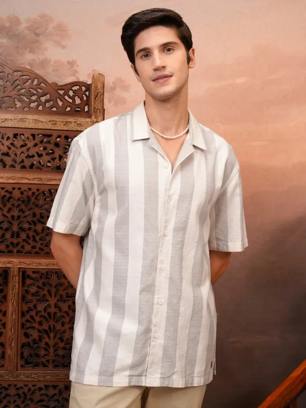  Locomotive Men Grey Striped Relaxed Fit Casual Shirts