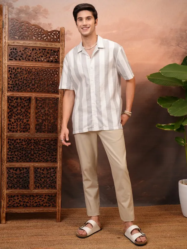  Locomotive Men Grey Striped Relaxed Fit Casual Shirts